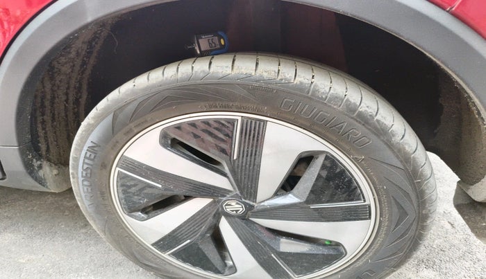 2025 MG ZS EV Essence, Electric, Automatic, 3,324 km, tyre