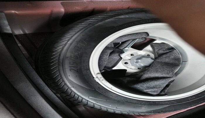 2025 MG ZS EV Essence, Electric, Automatic, 3,324 km, tyre