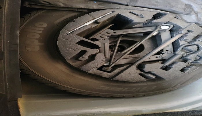 2017 Volkswagen Polo COMFORTLINE 1.2L, Petrol, Manual, 1,16,274 km, tyre