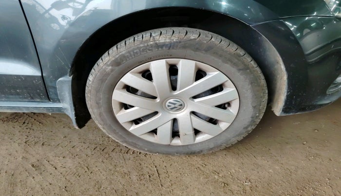 2017 Volkswagen Polo COMFORTLINE 1.2L, Petrol, Manual, 1,16,274 km, tyre