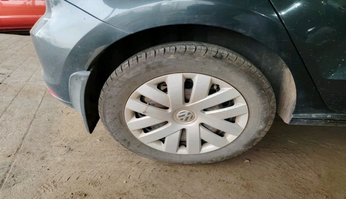 2017 Volkswagen Polo COMFORTLINE 1.2L, Petrol, Manual, 1,16,274 km, tyre