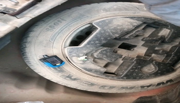 2018 Maruti Vitara Brezza VDI, Diesel, Manual, 1,25,216 km, tyre