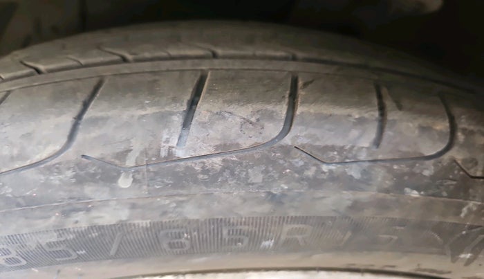 2015 Maruti Ciaz ZXI AT, Petrol, Automatic, 90,288 km, tyre