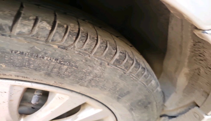 2015 Maruti Ciaz ZXI AT, Petrol, Automatic, 90,288 km, tyre