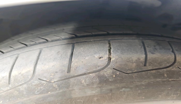 2015 Maruti Ciaz ZXI AT, Petrol, Automatic, 90,288 km, tyre