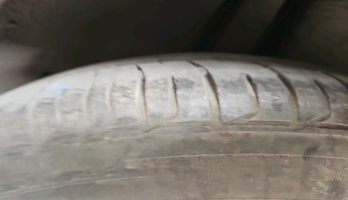 2015 Maruti Ciaz ZXI AT, Petrol, Automatic, 90,288 km, tyre