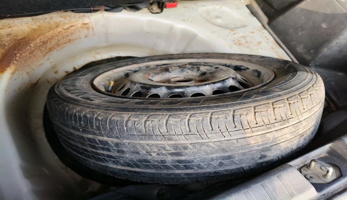 2016 Maruti Baleno DELTA CVT PETROL 1.2, Petrol, Automatic, 1,04,731 km, tyre