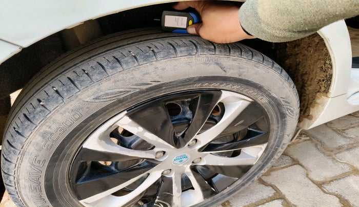 2016 Maruti Baleno DELTA CVT PETROL 1.2, Petrol, Automatic, 1,04,731 km, tyre