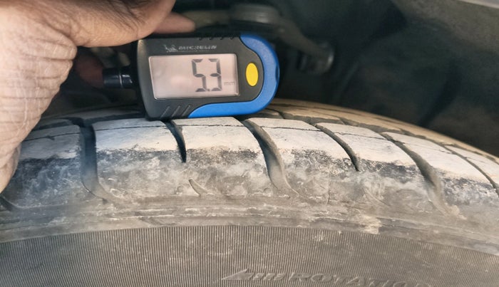 2013 Jaguar XF 2.2 DIESEL LUXURY, Diesel, Automatic, 1,05,971 km, tyre