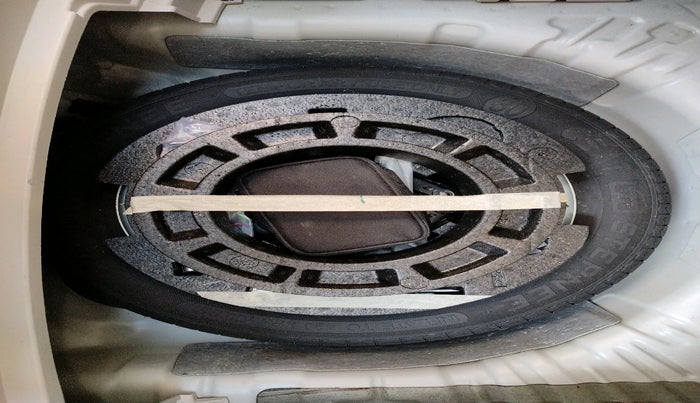 2023 Mahindra XUV300 W6 1.2 PETROL, Petrol, Manual, 13,383 km, tyre