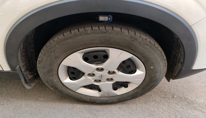 2023 Mahindra XUV300 W6 1.2 PETROL, Petrol, Manual, 13,383 km, tyre