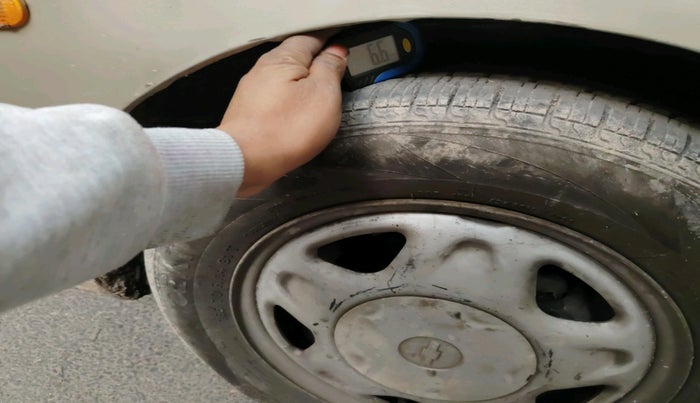 2011 Chevrolet Beat LT PETROL, Petrol, Manual, 1,20,727 km, tyre