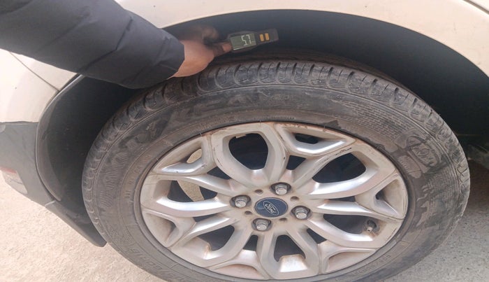 2015 Ford Ecosport TITANIUM 1.5L PETROL, Petrol, Manual, 1,01,557 km, tyre