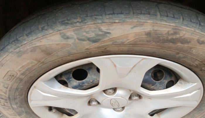 2014 Ford Ecosport AMBIENTE 1.5L DIESEL, Diesel, Manual, 1,17,163 km, tyre