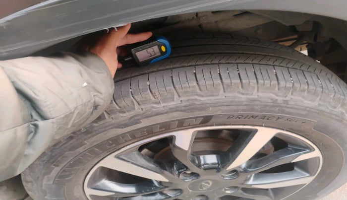 2018 Mahindra XUV500 W11 AT, Diesel, Automatic, 1,32,172 km, tyre