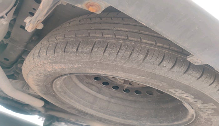 2018 Mahindra XUV500 W11 AT, Diesel, Automatic, 1,32,172 km, tyre