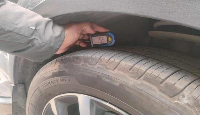 2018 Mahindra XUV500 W11 AT, Diesel, Automatic, 1,32,172 km, tyre