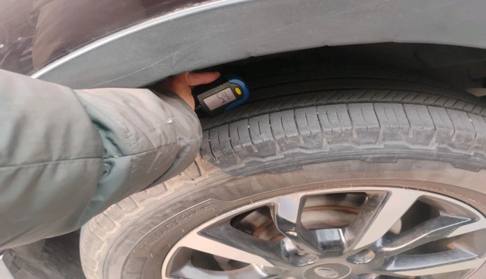 2018 Mahindra XUV500 W11 AT, Diesel, Automatic, 1,32,172 km, tyre