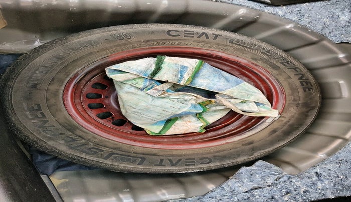 2022 Nissan MAGNITE XV PREMIUM, Petrol, Manual, 1,01,966 km, tyre