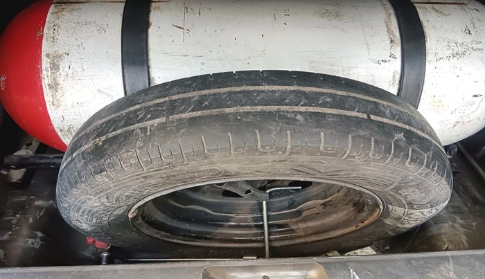 2017 Renault Kwid RXT 1.0 AMT, Petrol, Automatic, 34,069 km, tyre