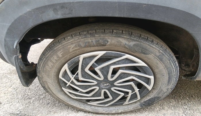 2017 Renault Kwid RXT 1.0 AMT, Petrol, Automatic, 34,069 km, tyre