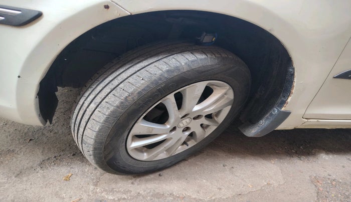 2011 Maruti Swift ZXI, Petrol, Manual, 68,539 km, tyre