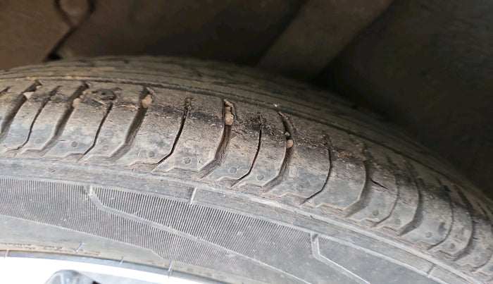 2021 Hyundai NEW I20 ASTA 1.2 AT, Petrol, Automatic, 19,568 km, tyre