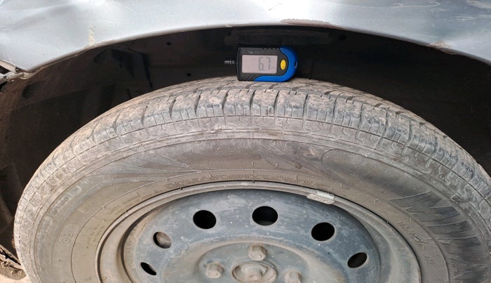 2014 Maruti Swift VXI, Petrol, Manual, 1,21,343 km, tyre