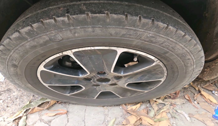 2018 Renault Duster 110 PS RXS 4X2 AMT DIESEL, Diesel, Automatic, 1,56,357 km, tyre