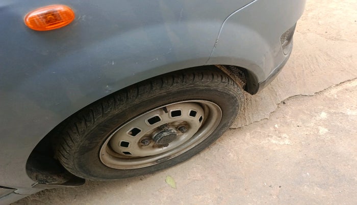 2013 Chevrolet Spark LS 1.0, Petrol, Manual, 43,683 km, tyre