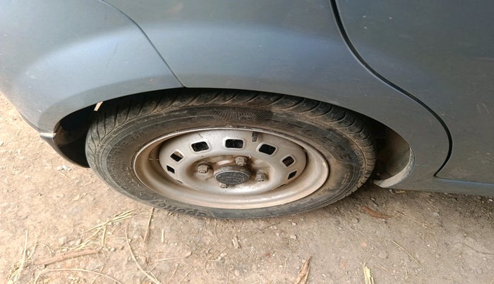 2013 Chevrolet Spark LS 1.0, Petrol, Manual, 43,683 km, tyre