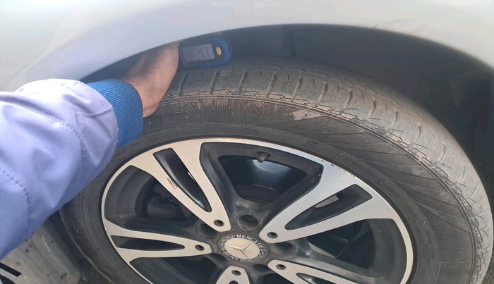 2014 Mercedes Benz B Class B180, Diesel, Automatic, 50,562 km, tyre