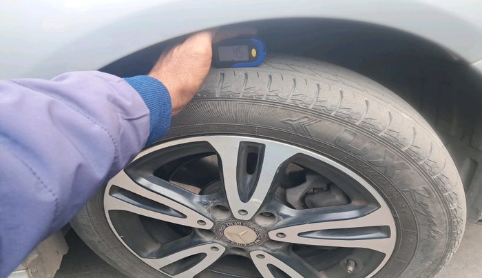 2014 Mercedes Benz B Class B180, Diesel, Automatic, 50,562 km, tyre