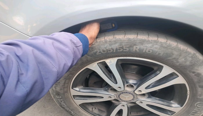 2014 Mercedes Benz B Class B180, Diesel, Automatic, 50,562 km, tyre