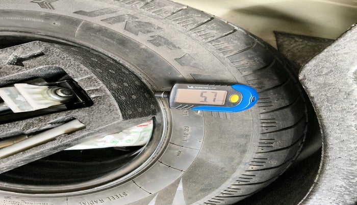 2012 Skoda Rapid AMBITION 1.6 TDI CR MT PLUS, Diesel, Manual, 1,93,801 km, tyre