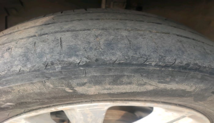 2012 Maruti Swift ZXI, Petrol, Manual, 1,25,002 km, tyre