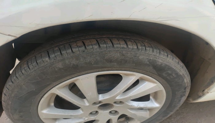 2012 Maruti Swift ZXI, Petrol, Manual, 1,25,002 km, tyre