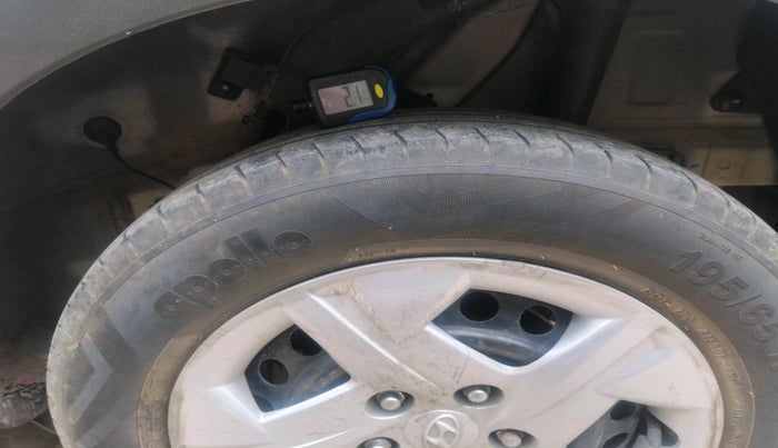 2021 Hyundai VENUE E 1.2, Petrol, Manual, 38,465 km, tyre