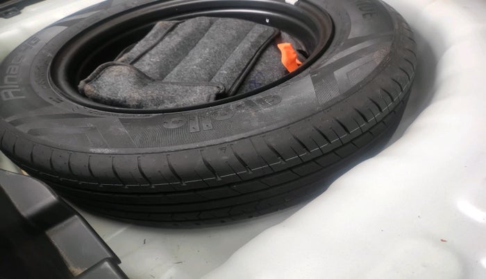 2021 Hyundai VENUE E 1.2, Petrol, Manual, 38,465 km, tyre