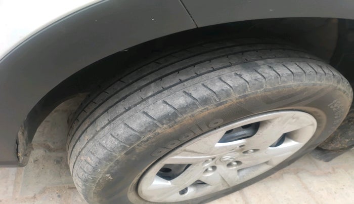 2021 Hyundai VENUE E 1.2, Petrol, Manual, 38,465 km, tyre