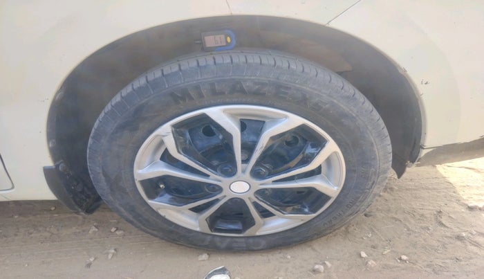 2022 Maruti Ertiga VXI SHVS, Petrol, Manual, 73,668 km, tyre