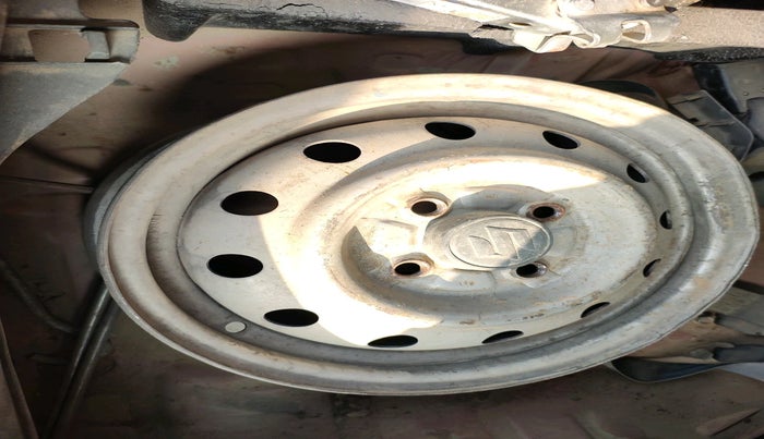 2011 Maruti Wagon R 1.0 LXI, Petrol, Manual, 1,18,833 km, tyre