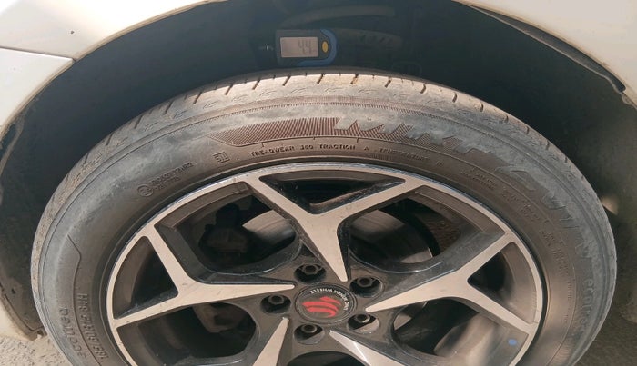 2014 Volkswagen Polo COMFORTLINE 1.2 Diesel, Diesel, Manual, 95,642 km, tyre