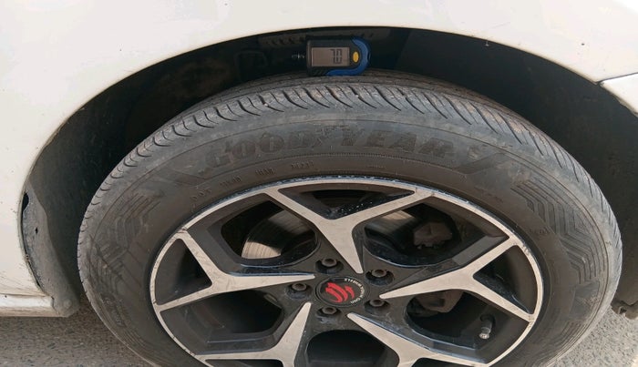 2014 Volkswagen Polo COMFORTLINE 1.2 Diesel, Diesel, Manual, 95,642 km, tyre