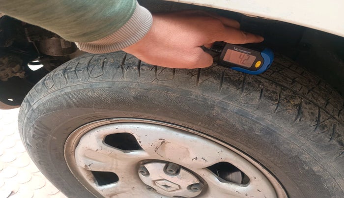 2013 Renault Duster 85 PS RXE DIESEL, Diesel, Manual, 2,15,965 km, tyre