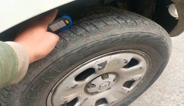 2013 Renault Duster 85 PS RXE DIESEL, Diesel, Manual, 2,15,965 km, tyre