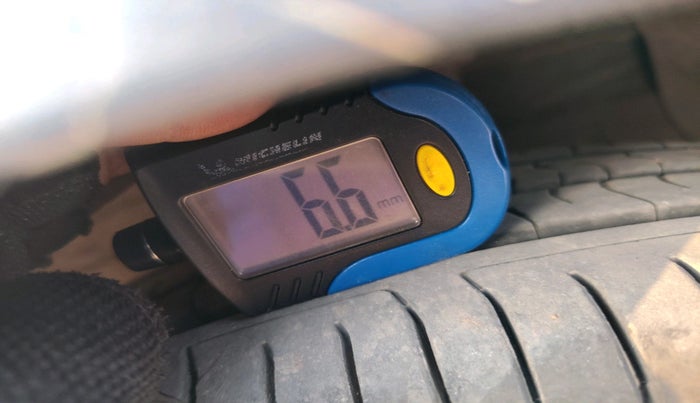 2014 Hyundai Xcent S 1.2, Petrol, Manual, 1,17,357 km, tyre