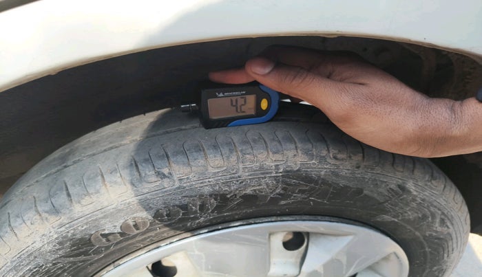 2017 Maruti Wagon R 1.0 LXI CNG, CNG, Manual, 1,85,300 km, tyre