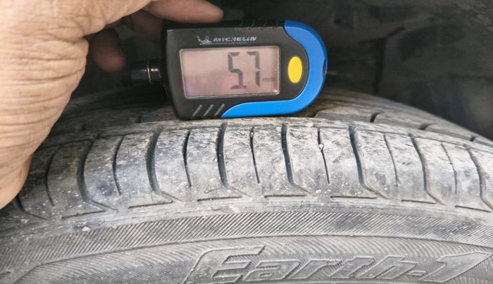 2013 Maruti Ertiga ZDI, Diesel, Manual, 1,04,560 km, tyre