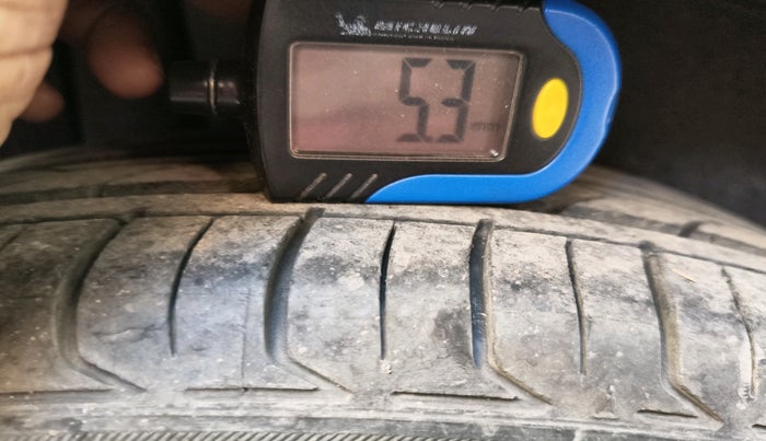 2013 Maruti Ertiga ZDI, Diesel, Manual, 1,04,560 km, tyre